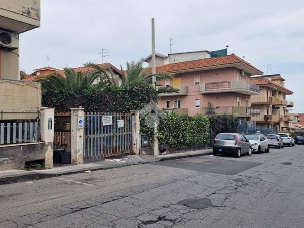 appartamento in vendita ad Aci Sant'Antonio