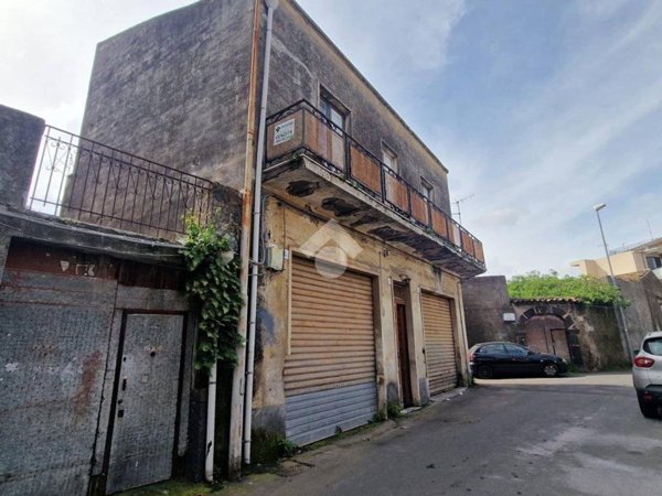 casa indipendente in vendita ad Aci Sant'Antonio