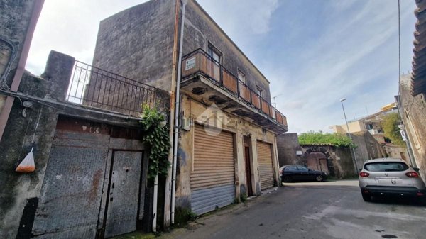 casa indipendente in vendita ad Aci Sant'Antonio