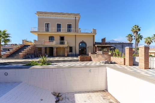casa indipendente in vendita ad Aci Sant'Antonio