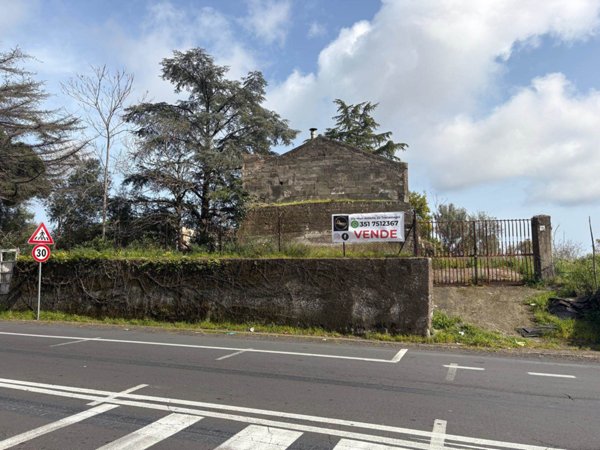 terreno agricolo in vendita ad Aci Sant'Antonio