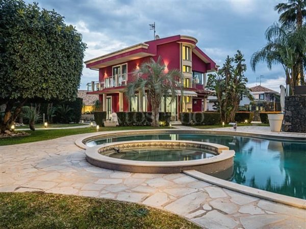 casa indipendente in vendita ad Aci Sant'Antonio