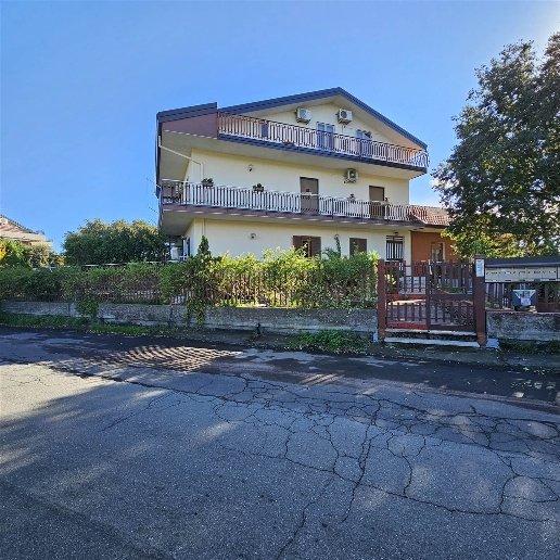 appartamento in vendita ad Aci Sant'Antonio