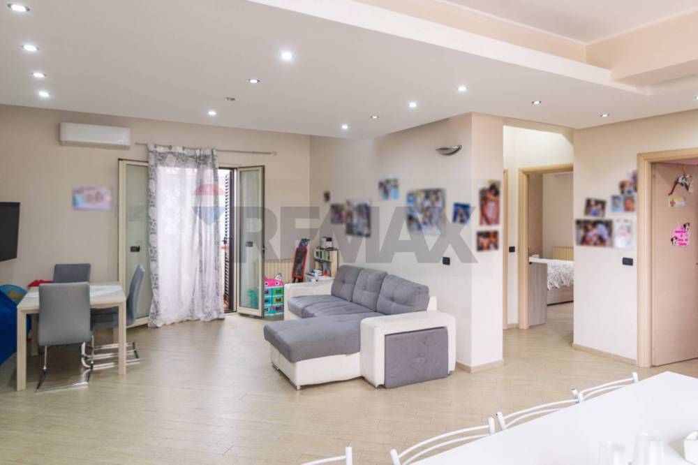 appartamento in vendita ad Aci Sant'Antonio