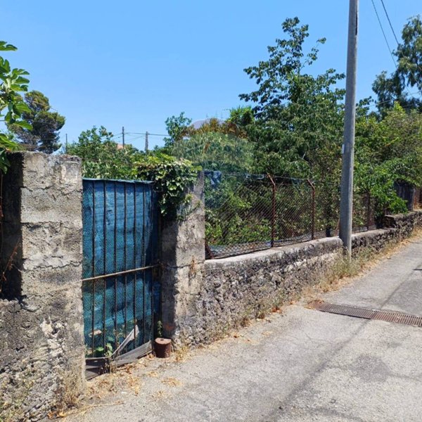 casa indipendente in vendita ad Aci Sant'Antonio