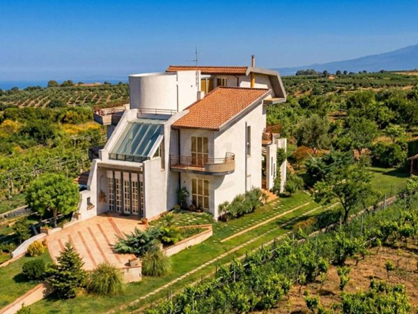 casa indipendente in vendita ad Aci Sant'Antonio