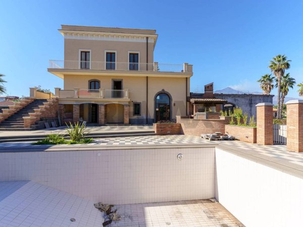 casa indipendente in vendita ad Aci Sant'Antonio