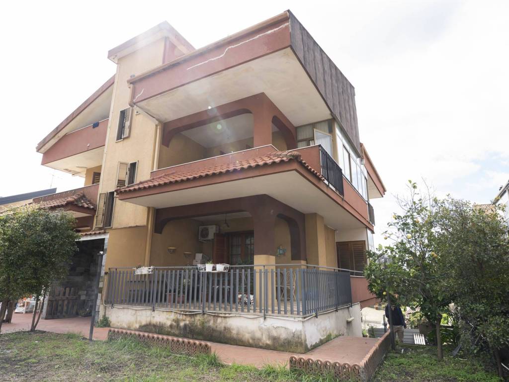 casa indipendente in vendita ad Aci Sant'Antonio