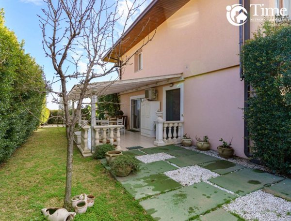 appartamento in vendita ad Aci Sant'Antonio