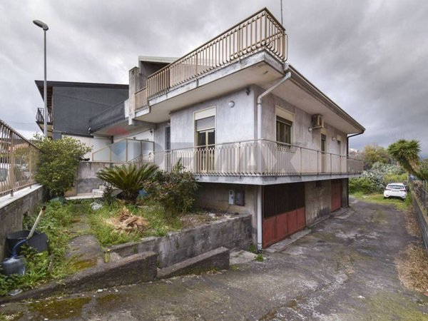 casa indipendente in vendita ad Aci Sant'Antonio