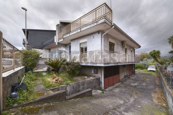 casa indipendente in vendita ad Aci Sant'Antonio in zona Lavina