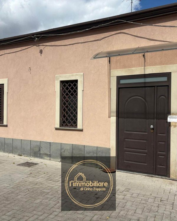 casa indipendente in vendita ad Aci Sant'Antonio