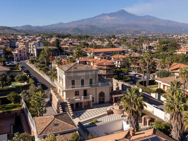 casa indipendente in vendita ad Aci Sant'Antonio
