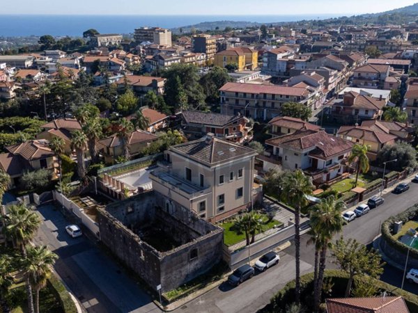 casa indipendente in vendita ad Aci Sant'Antonio in zona Lavina