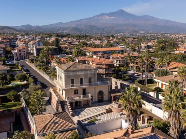 casa indipendente in vendita ad Aci Sant'Antonio