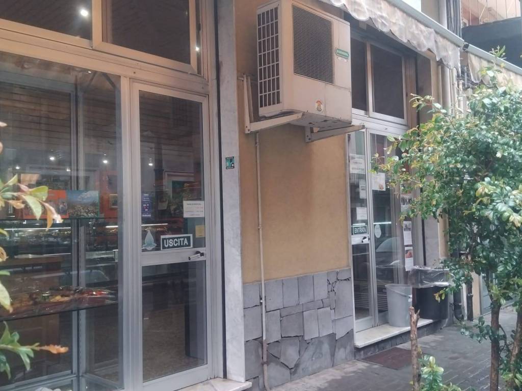 negozio in vendita ad Aci Sant'Antonio
