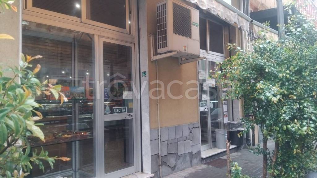 negozio in vendita ad Aci Sant'Antonio