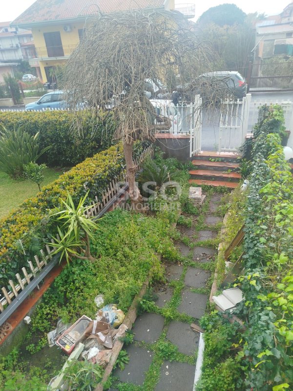 appartamento in vendita ad Aci Sant'Antonio