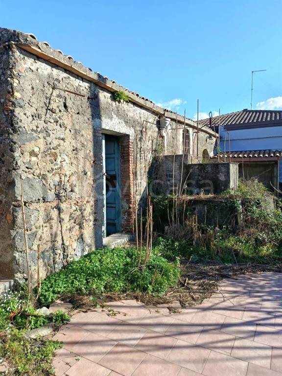 terreno agricolo in vendita ad Aci Sant'Antonio
