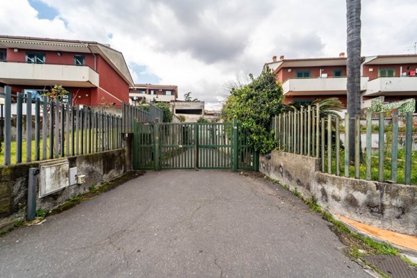 casa indipendente in vendita ad Aci Sant'Antonio