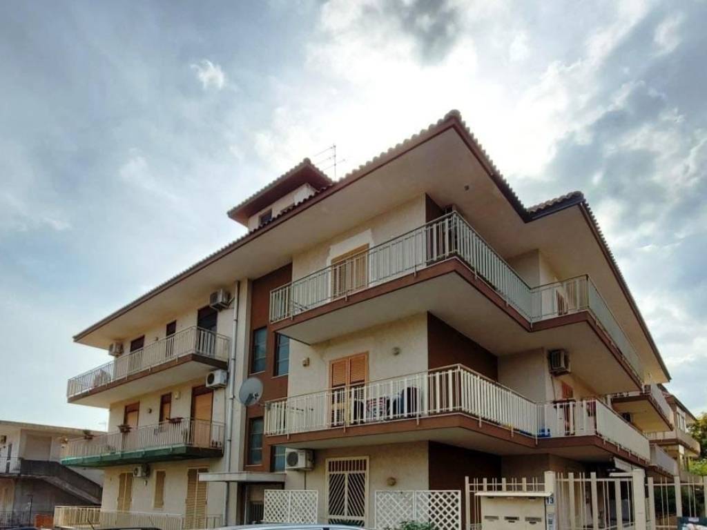 appartamento in vendita ad Aci Sant'Antonio