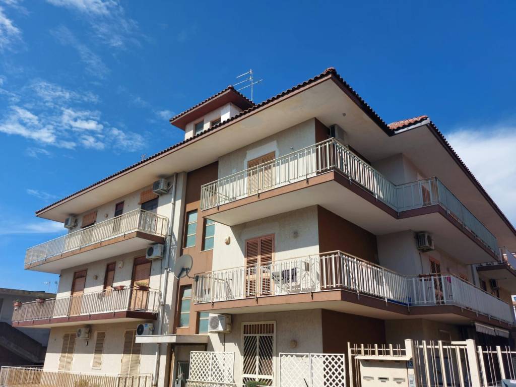 appartamento in vendita ad Aci Sant'Antonio