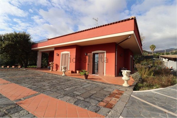 casa indipendente in vendita ad Aci Sant'Antonio