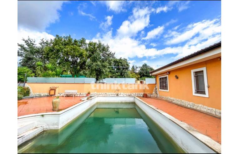 casa indipendente in vendita ad Aci Sant'Antonio in zona Lavinaio