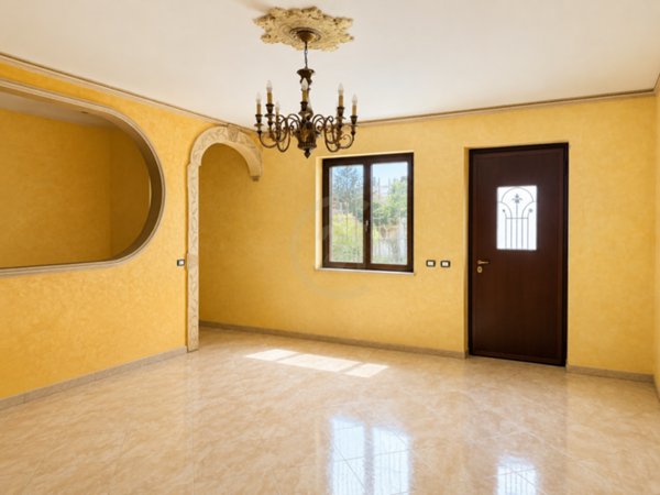 casa indipendente in vendita ad Aci Sant'Antonio in zona Lavinaio