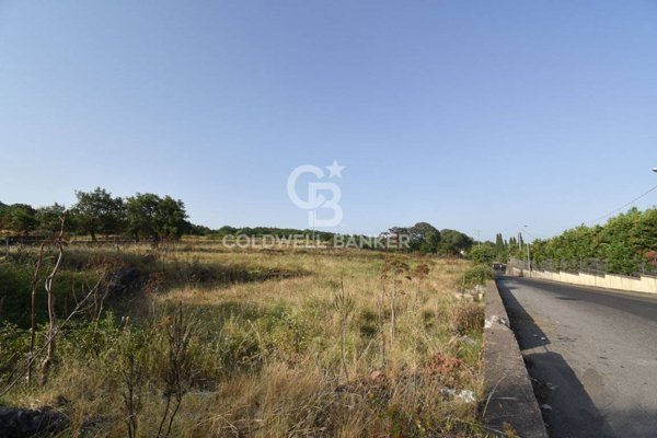terreno agricolo in vendita ad Aci Sant'Antonio in zona Lavinaio