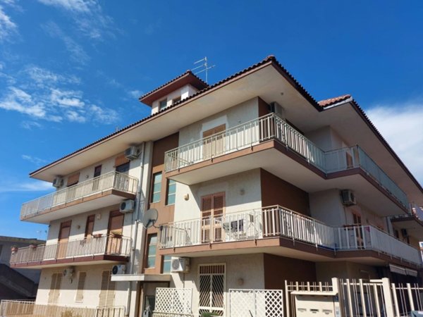 appartamento in vendita ad Aci Sant'Antonio