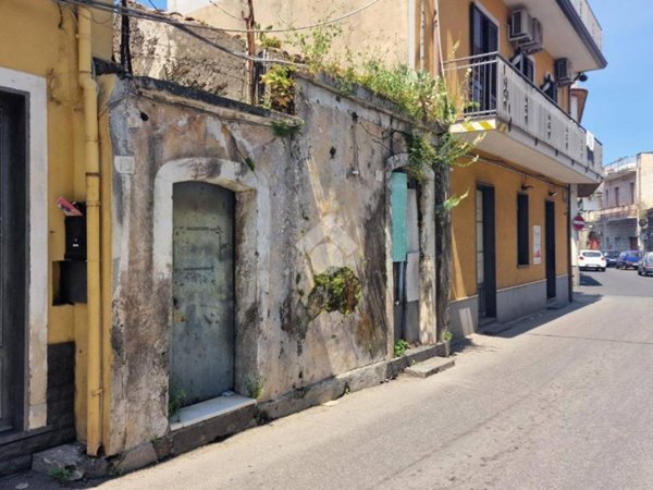 casa indipendente in vendita ad Aci Sant'Antonio