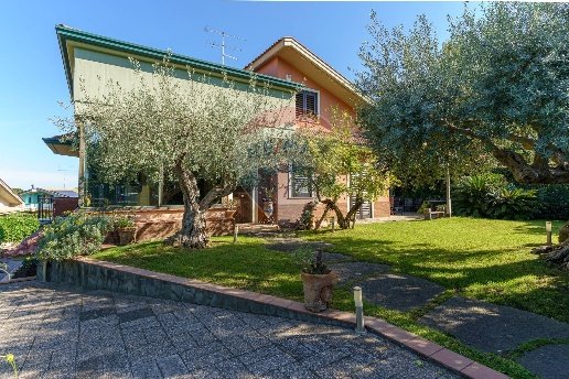 casa indipendente in vendita ad Aci Sant'Antonio