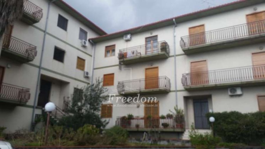 appartamento in vendita ad Aci Sant'Antonio in zona Lavina