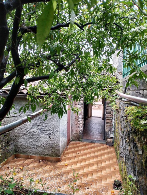 casa indipendente in vendita ad Aci Sant'Antonio in zona Lavina