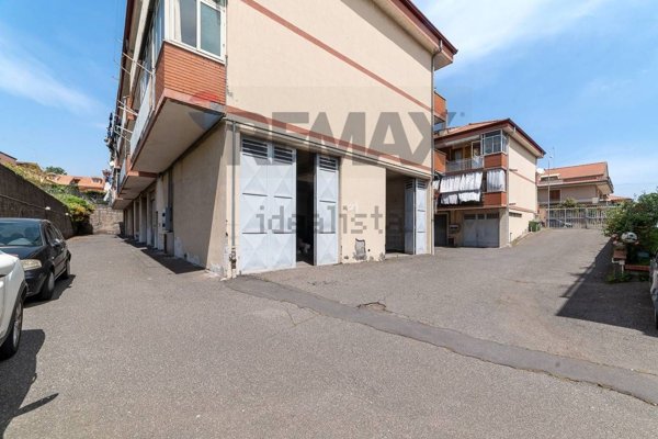locale di sgombero in vendita ad Aci Sant'Antonio