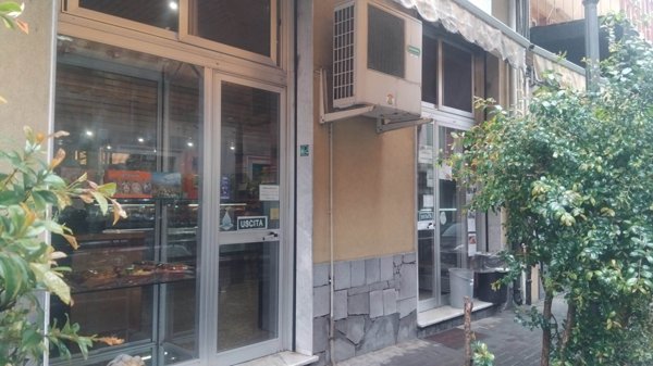 negozio in vendita ad Aci Sant'Antonio in zona Lavina