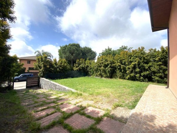 casa indipendente in vendita ad Aci Sant'Antonio