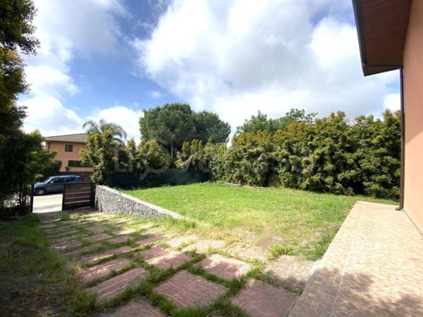 appartamento in vendita ad Aci Sant'Antonio