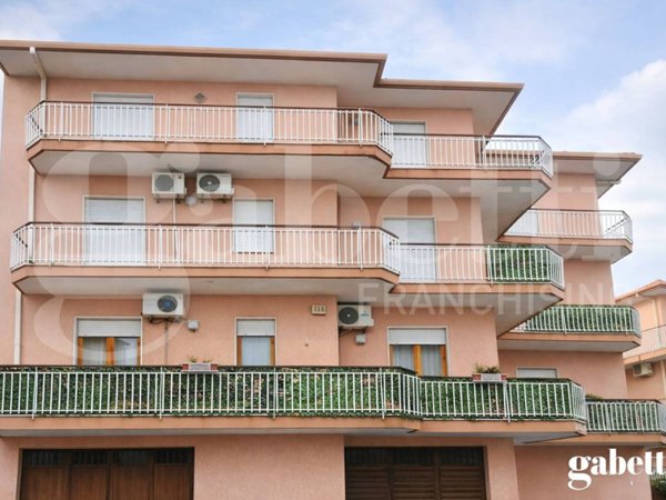appartamento in vendita ad Aci Sant'Antonio