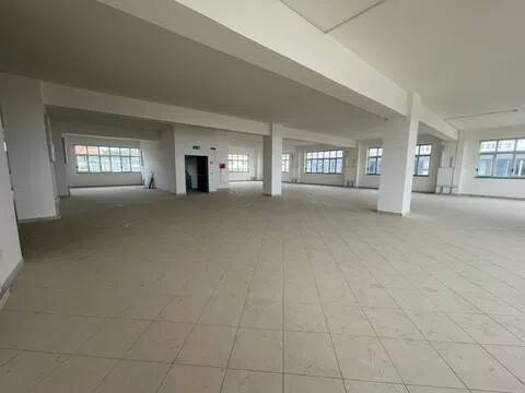 locale commerciale in vendita ad Aci Sant'Antonio