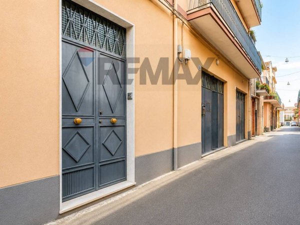 casa indipendente in vendita ad Aci Sant'Antonio