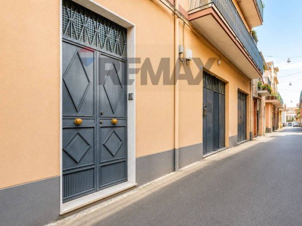 casa indipendente in vendita ad Aci Sant'Antonio in zona Lavina