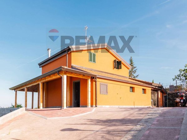 casa indipendente in vendita ad Aci Sant'Antonio