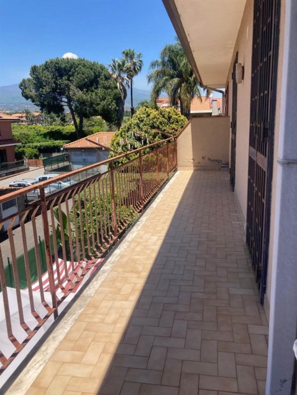 appartamento in vendita ad Aci Sant'Antonio in zona Lavina