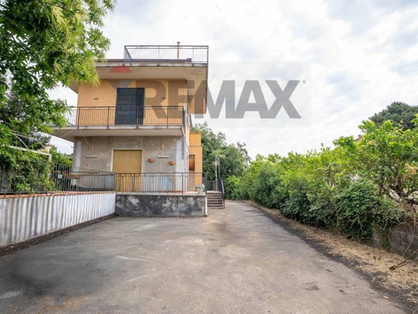appartamento in vendita ad Aci Sant'Antonio