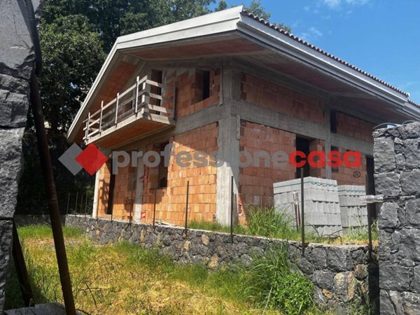 casa indipendente in vendita ad Aci Sant'Antonio