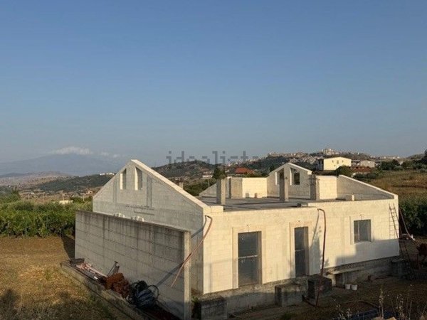 casa indipendente in vendita ad Aci Sant'Antonio