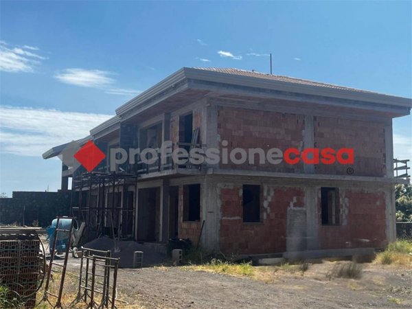casa indipendente in vendita ad Aci Sant'Antonio in zona Lavina