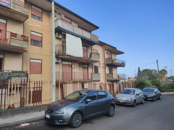 appartamento in vendita ad Aci Sant'Antonio in zona Lavina